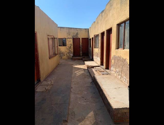 3 BEDROOM HOUSE FOR SALE IN ISIPHETWENI